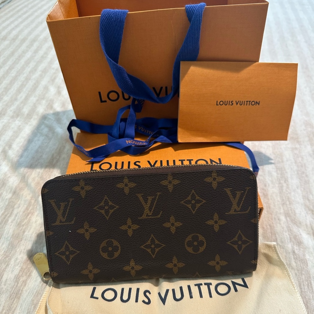 Louis Vuitton Monogram Zippy Wallet